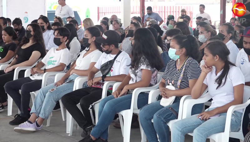 100 jóvenes en Mazatlán se gradúan del CECATI con beca del IMJU