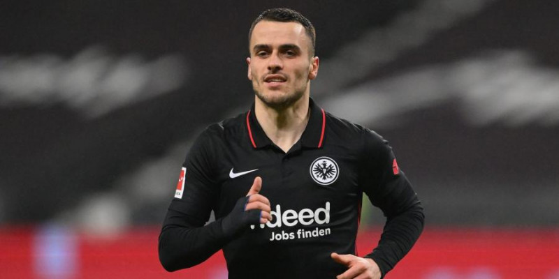 El serbio Filip Kostic (Eintracht), jugador de la temporada de la Europa League 2022
