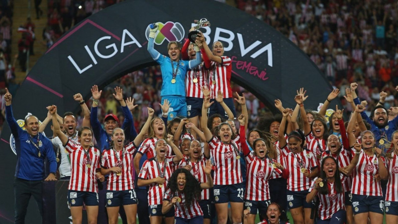 Chivas se vuelve a consagrar campeon de la liga mx femenil