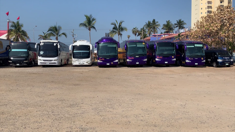 Siguen llegando turistas a Mazatlán en camiones turisteros