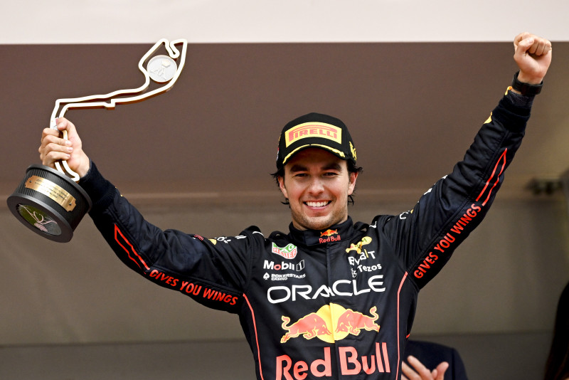 Checo Pérez renueva 2 años con Red Bull