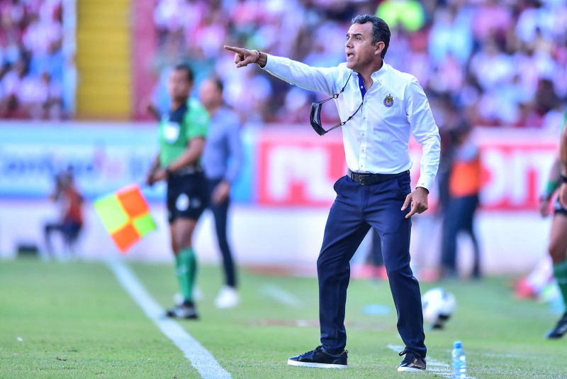 Chivas ratifica a Ricardo Cadena como técnico para el Apertura 2022