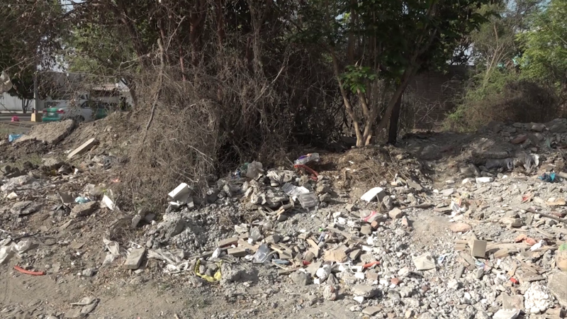 Lleno de escombros un terreno del Conchi II