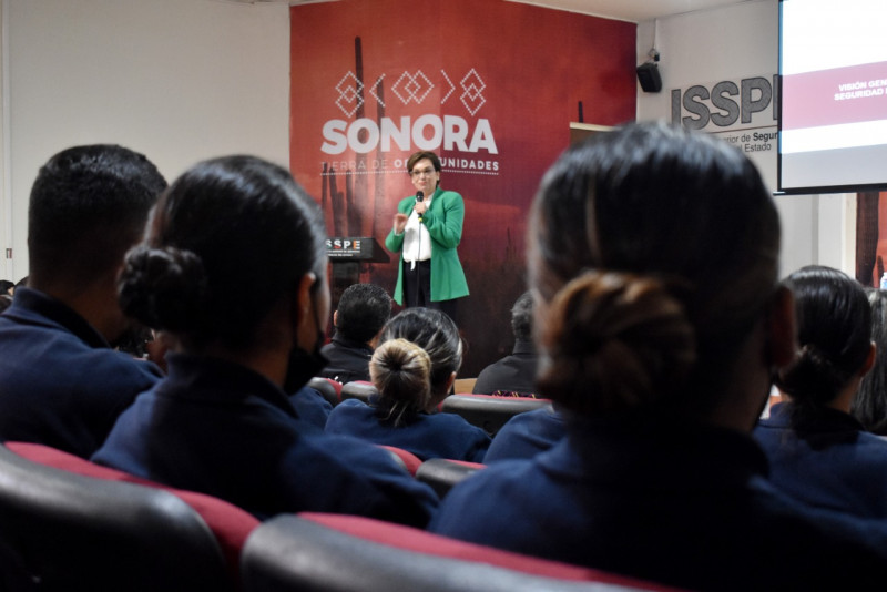 "El reto de los futuros policías estatales es mejorar la percepción de las y los ciudadanos": María Dolores del Río