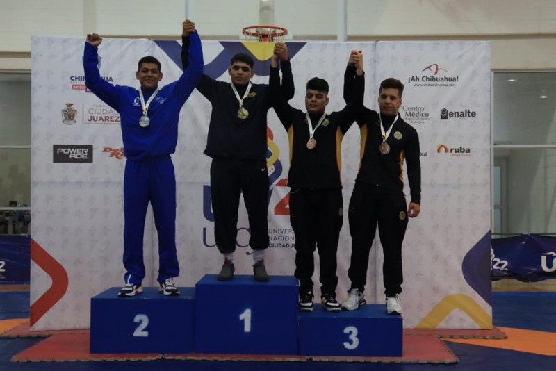 Pedro Bello Soto medallista de oro para la UAS en Luchas en la Universiada 2022