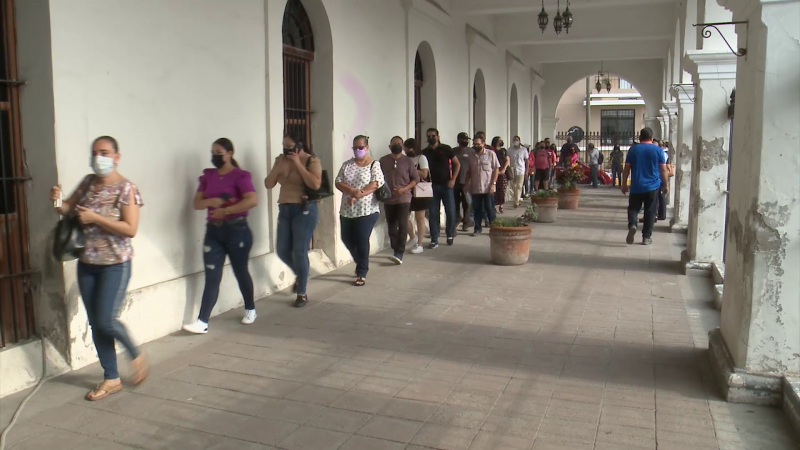 Alta afluencia de contribuyentes en el SAT Mazatlán