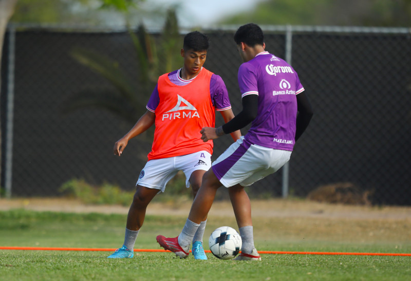 Reciben oportunidad con primer equipo de Mazatlán FC