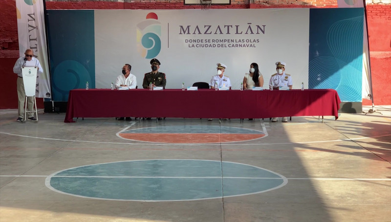 Autoridades municipales acuden a la Primaria El Chamizal con lunes cívico