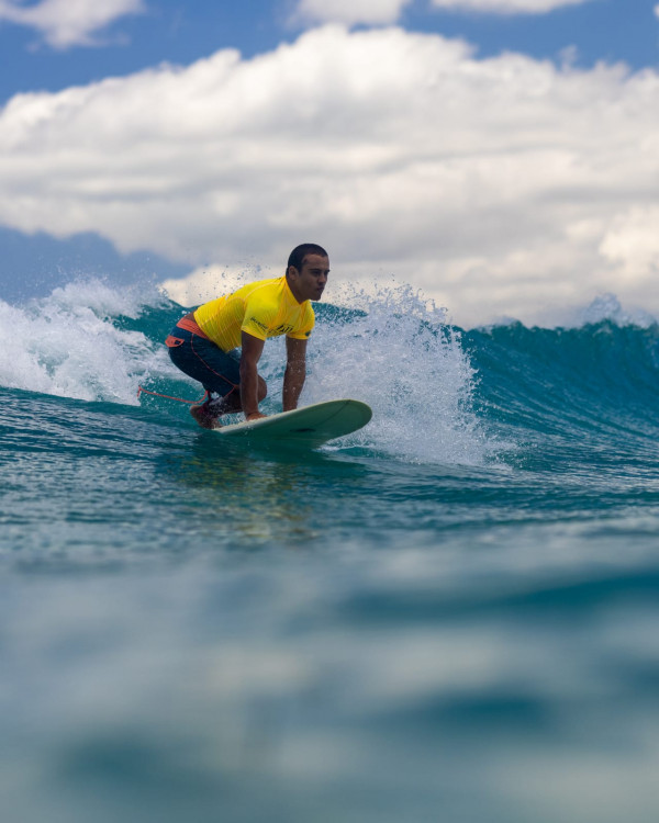 Martín Díaz suma puntos en Mundial de Surf Adaptado