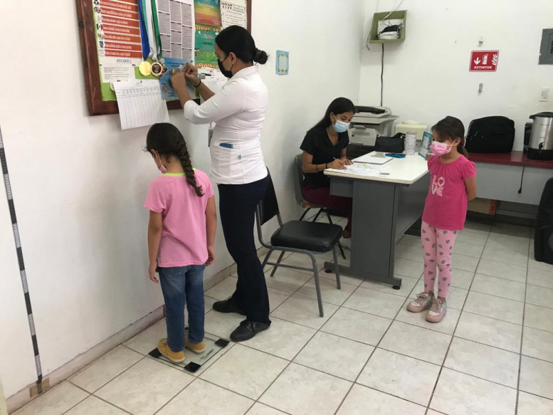 Leva ayuntamiento jornada de salud al jardín de niños "Ernesto Elordy"  en la colonia Leandro valle