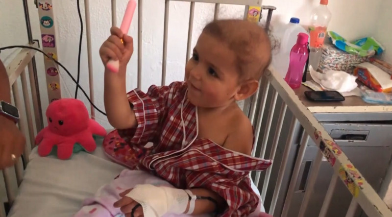 Niña con cáncer cambia besos por donadores de sangre y plaquetas