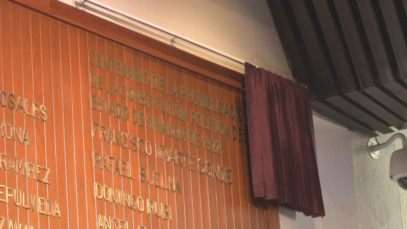 Inscriben con letras doradas "Centenario de la Constitución Política del Estado de Sinaloa de 1922"