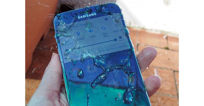 Multan por 9.6 mdd a Samsung al mentir sobre resistencia al agua de varios modelos