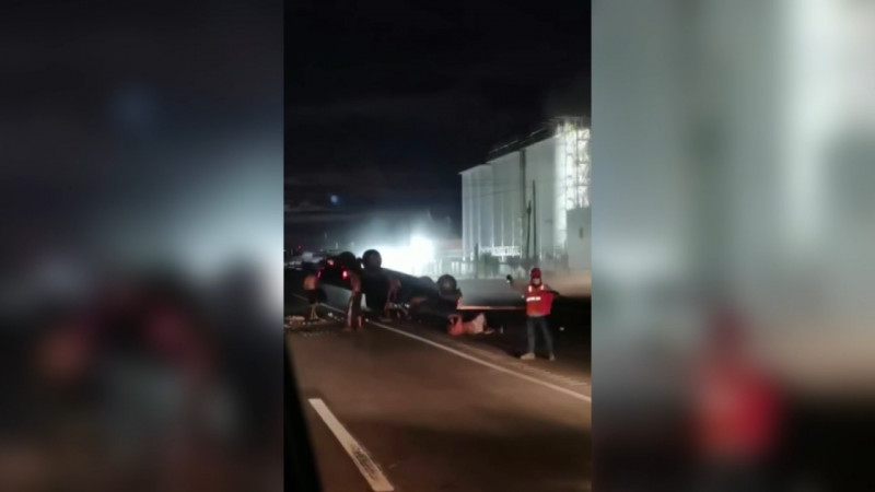 Varios jóvenes casi pierden la vida al accidentarse en la carretera México 15 de Ciudad Obregón