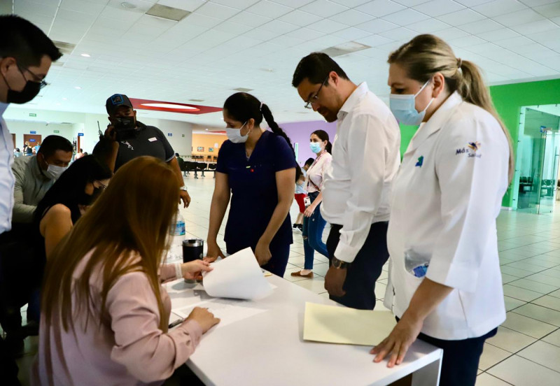 Se entregaron 100 bases de salud