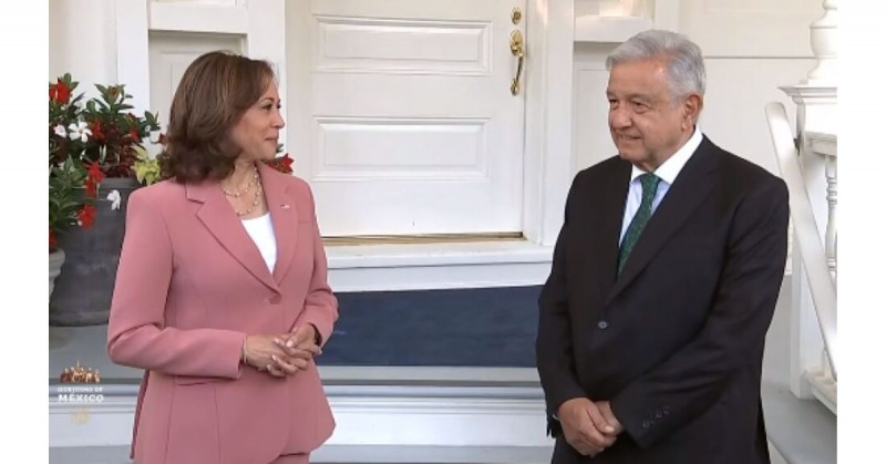 López Obrador desayuna con Kamala Harris, a quien llama su "amiga"
