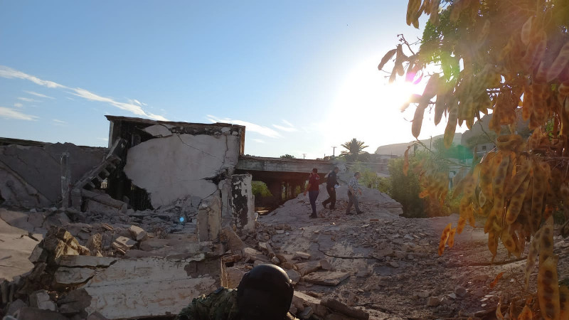 Apoya Protección Civil Sonora a autoridades municipales de Guaymas en derrumbe en " Mercadito Viejo"