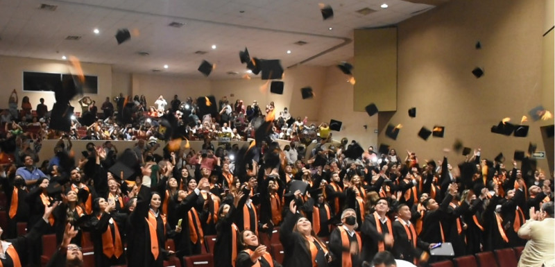 Egresan de UTHermosillo más de 400 nuevos graduantes en ingenierías y licenciaturas