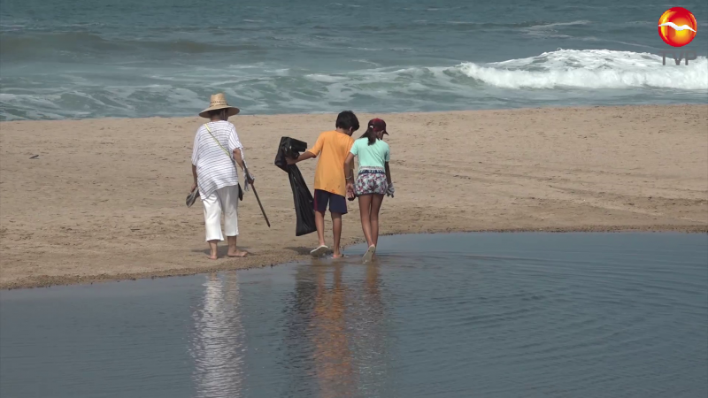 Acuden niños a limpieza de playas; falta educación ambiental de práctica en escuelas: Ambientalista