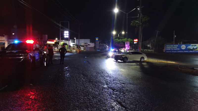 Mujer y dos menores resultan lesionados tras choque en Culiacán