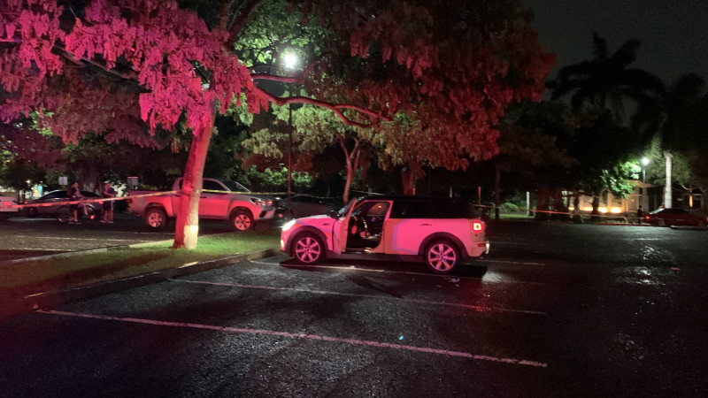 Mujer es atacada a balazos en el Jardín Botánico de Culiacán