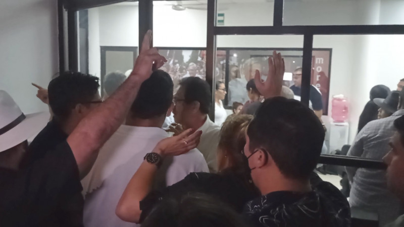 Se complicó el ingreso a la sede de MORENA en Sinaloa