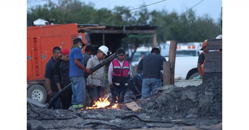 Suman 10 mineros atrapados y 5 lesionados por derrumbe en Coahuila