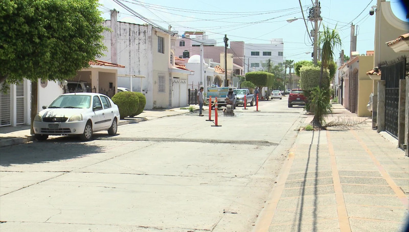 Inician trabajos para reposición del drenaje en calle del Fraccionamiento Sábalo-Country