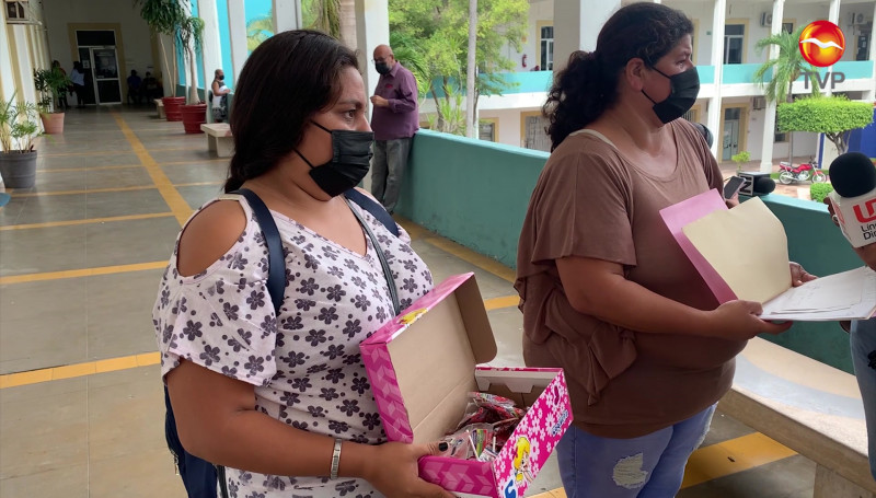 La señora Luz Elena pide apoyo para comprar medicamentos para su hermana Evelia