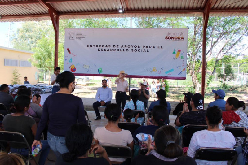 Sedesson entrega 432 paquetes escolares en zonas rurales de Hermosillo