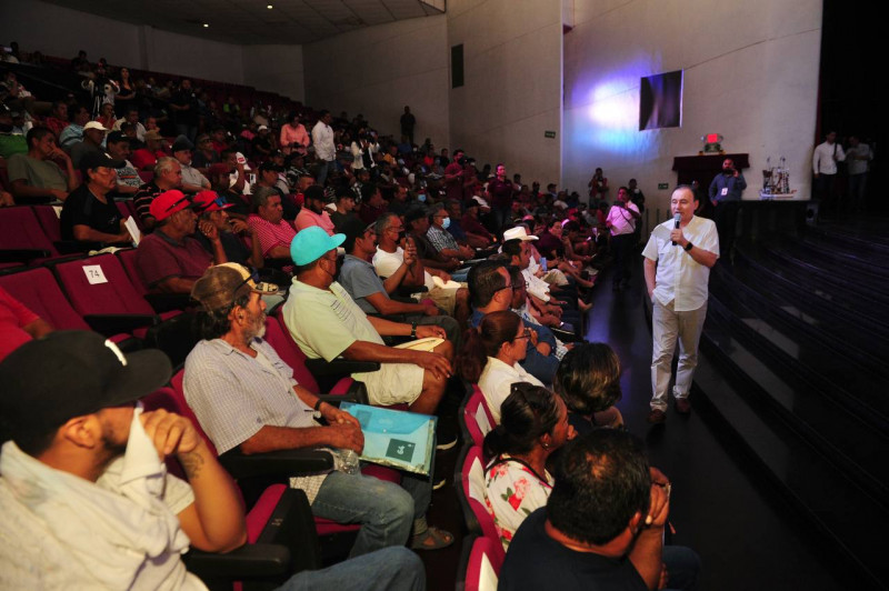 Entrega gobernador Alfonso Durazo 12 millones de pesos en apoyos a pescadores de Guaymas