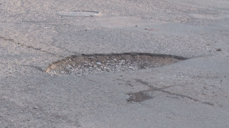 ¡Se dejan ver los baches en Culiacán!