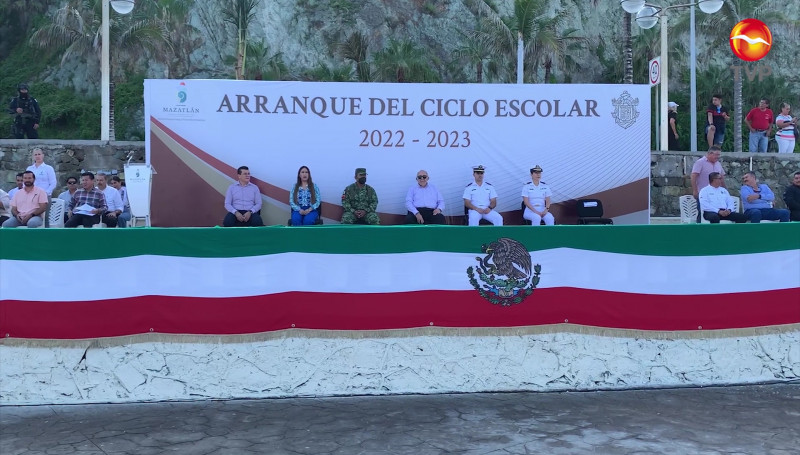 Ayuntamiento de Mazatlán realiza evento cívico para dar la bienvenida al nuevo ciclo escolar