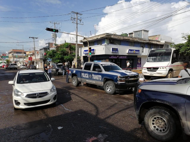 Muere hombre atropellado por un camión urbano en Mazatlán