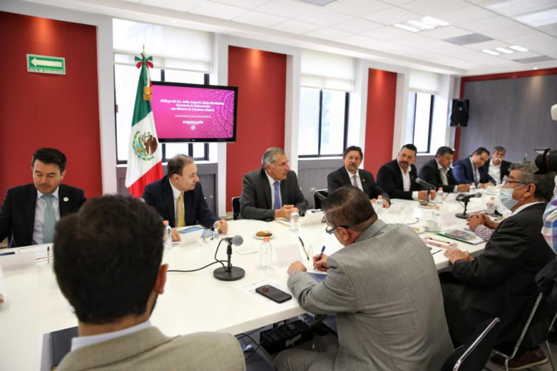 Se reúne secretario de Gobernación y gobernador Alfonso Durazo con mineros de Cananea