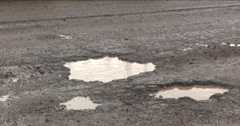 Se retomaran trabajos de bacheo cuando el clima lo permita