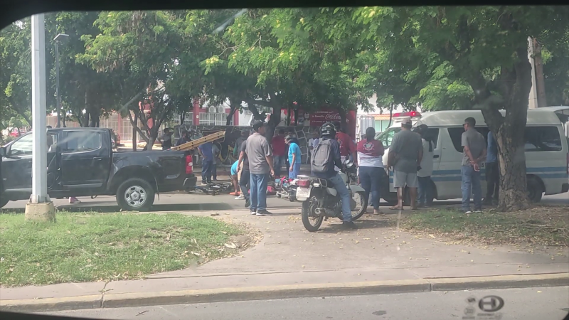 Camioneta golpea a ciclista en Mazatlán
