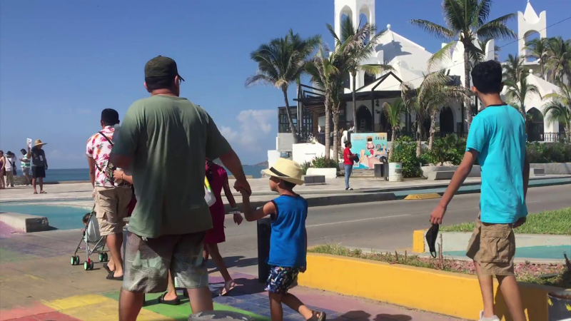 Llegan turistas a disfrutar fiestas patrias a Mazatlán