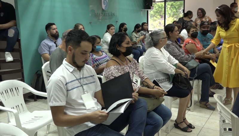 Ciudadanos plantean peticiones a autoridades municipales en cabildo abierto