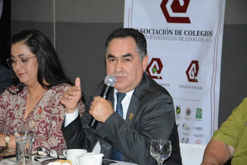 Expone Rector de la U.A.S. logros ante Colegio de Profesionistas de Sinaloa
