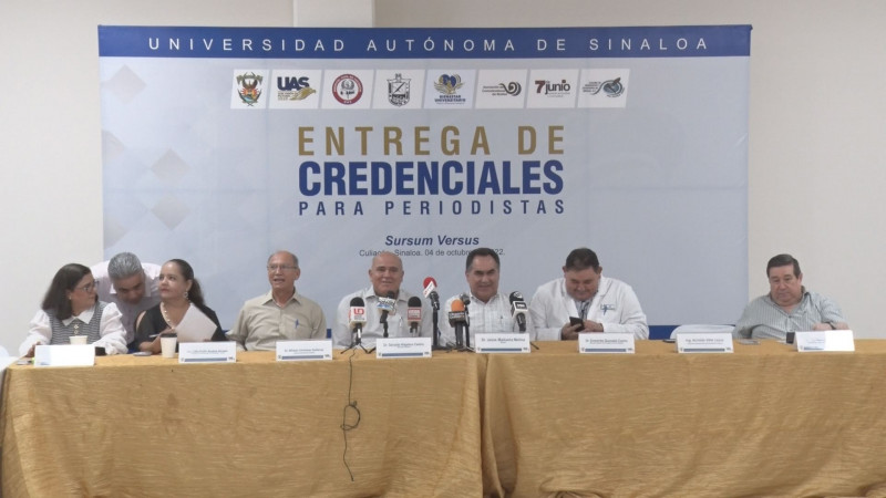 UAS entrega credenciales a periodistas sinaloenses