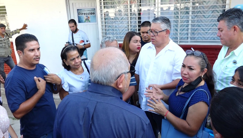 Directivos y padres de familias de Primaria Constitución, piden al Alcalde de Mazatlán apoyo
