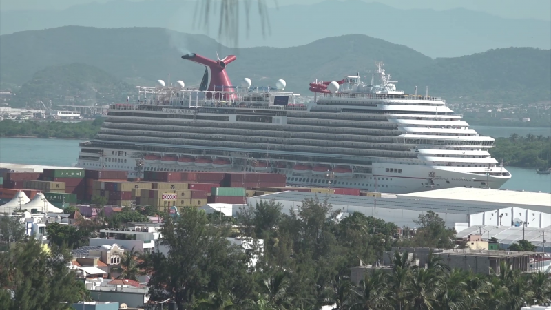 Llega a Mazatlán el crucero "Carnival Panorama" con 4 mil 619 pasajeros