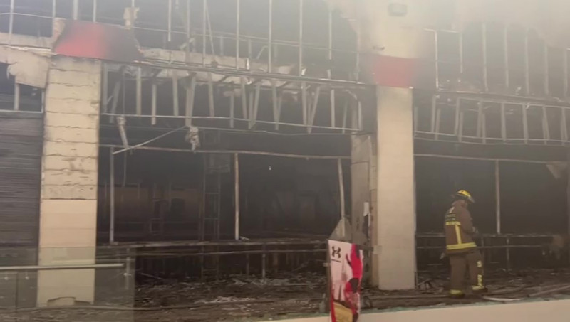 Fuego consumió 5 locales de Plaza Galerías Mazatlán