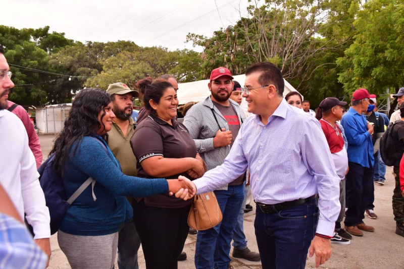 Se compromete el Alcalde de Mazatlán a mejorar condiciones laborales de trabajadores del área de parques y jardines