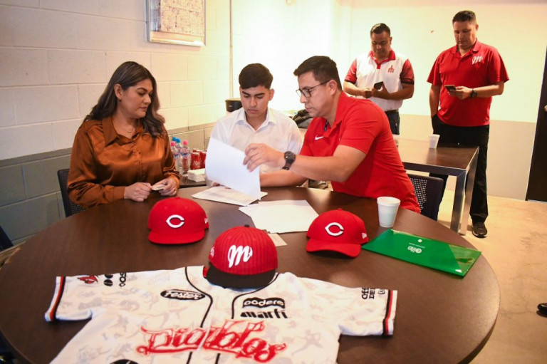 Joven de Guasave firma con Rojos de Cincinati