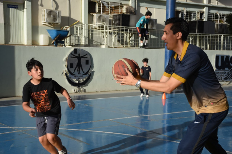 invitan a formar parte de la escuela infantil de basquetbol de la UAS