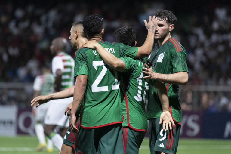 Mexico saca victoria sufrida en Surinam