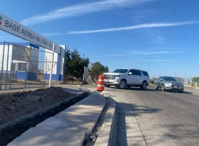 Llega AMLO a Culiacán en las instalaciones de la Base Aérea Militar
