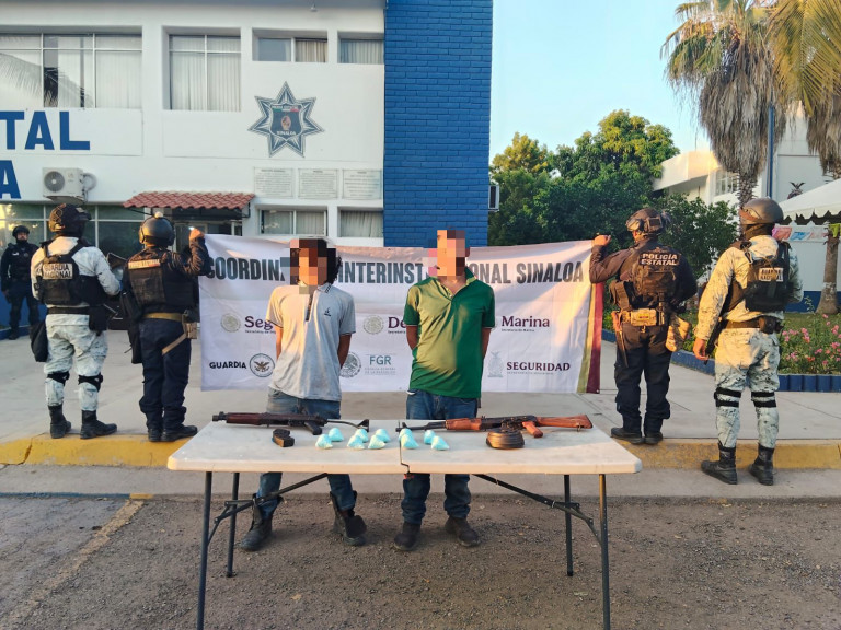 Detienen a 2 dos personas armadas en Culiacán